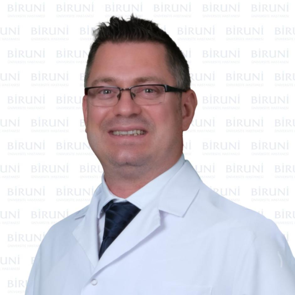 Dr. Dentista Especialista Ümit SELÇUK